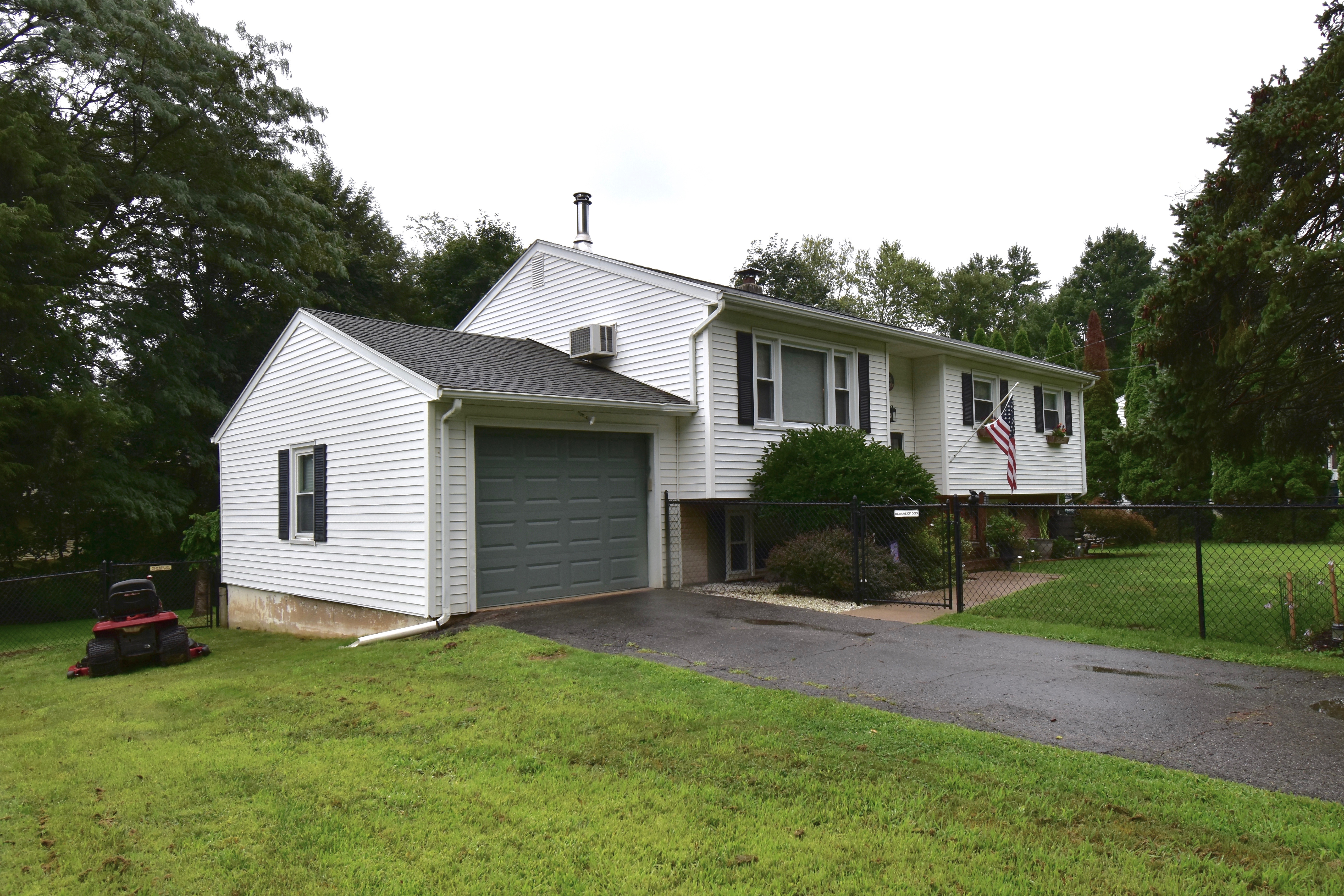 Home for sale in Brookfield CT 06804